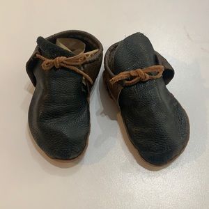 Leather baby shoes